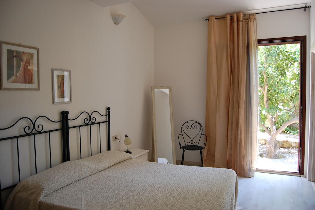 Andrea E Valentina Bed and Breakfast S'archittu Cuglieri Værelse billede